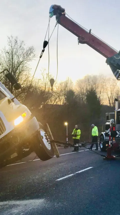 Certified tow truck service

